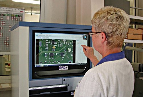 Inspection on the touch screen of the EFA system at Hörmann IMG